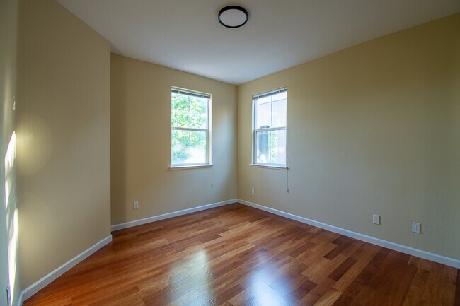 Building Photo - 749 Batista Dr
