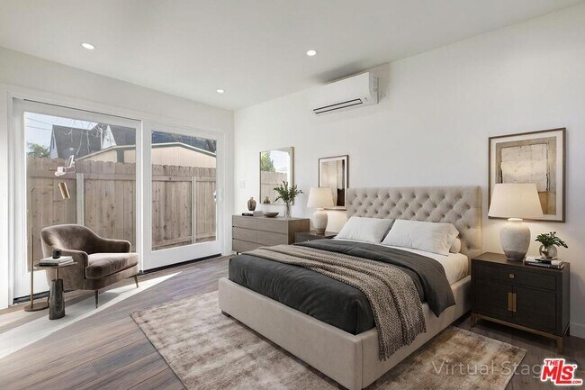 Building Photo - 144 S La Peer Dr