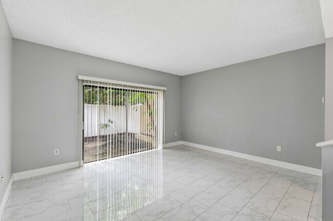 Building Photo - Fully Renovated 2-Bedroom Condo—Just 1 Mile from Universal!