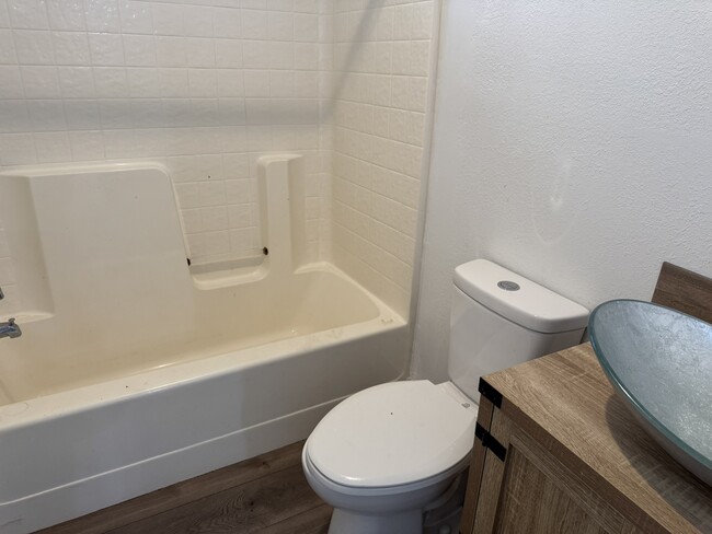 Building Photo - 1532 N Calaveras St