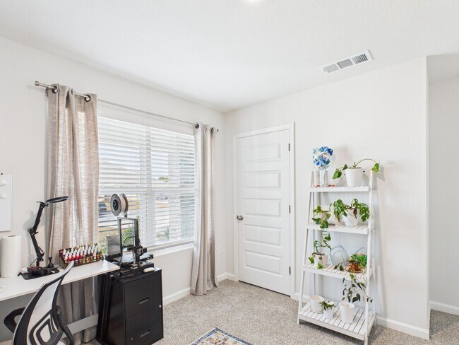 Building Photo - 8775 Clearbrook Dr