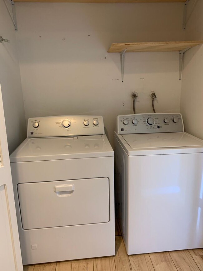 Building Photo - Two-bedroom Tri-Level Condo