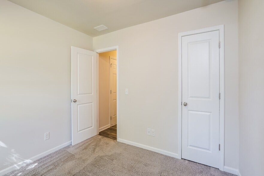 Building Photo - 208 Saddle Brooke Trce