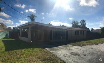 Building Photo - 712 W Palmetto Park Rd