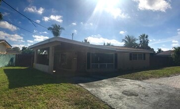 Building Photo - 712 W Palmetto Park Rd
