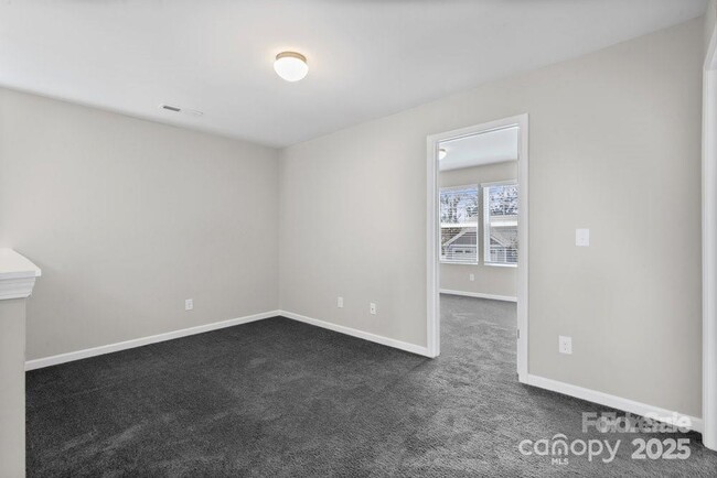 Building Photo - 134 Clove Hitch Dr