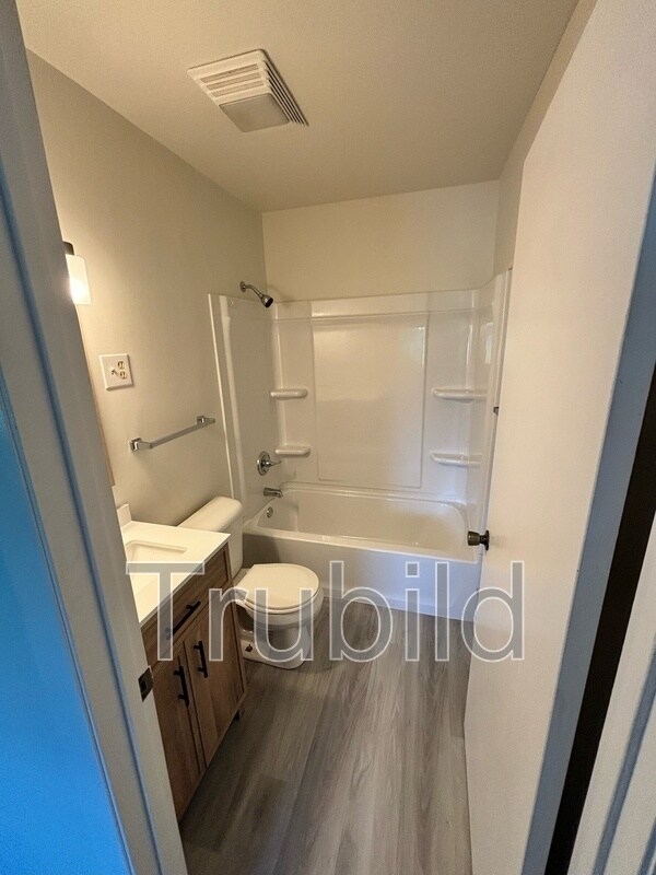 Building Photo - 246 Albatross St