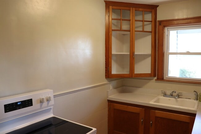 Building Photo - 32 Gilman St