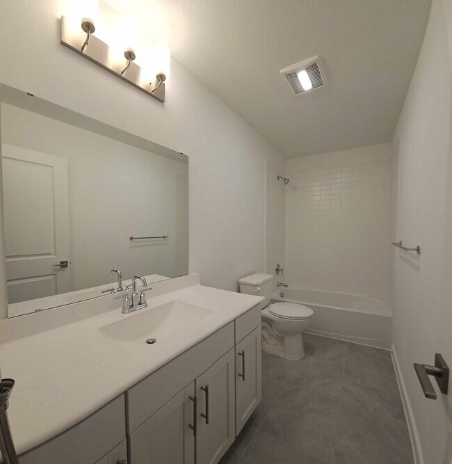 Building Photo - 8430 Bay Oaks Dr