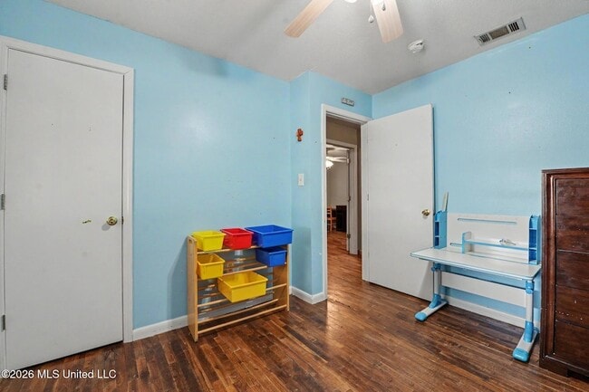 Building Photo - 569 Mable St