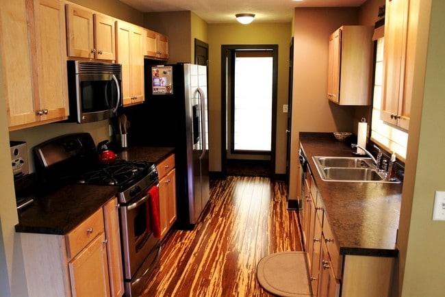 Kitchen - 900 Blodgett St SE