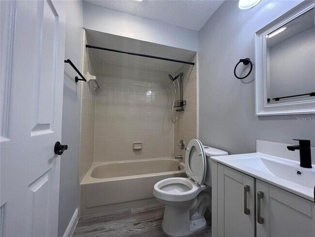 Building Photo - 9930 Chesham Dr