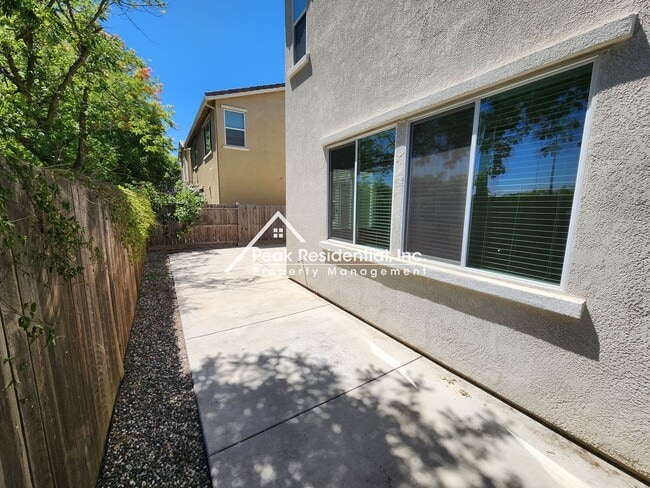 Building Photo - Very Nice 4bd/3ba Elk Grove Home in Gated Community!