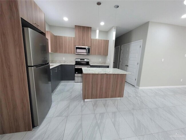 Building Photo - 3803 Las Vistas Ln