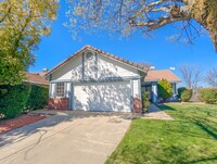 Building Photo - FANTASTIC COURT LOCATION  3BD / 2BTH SINGL...