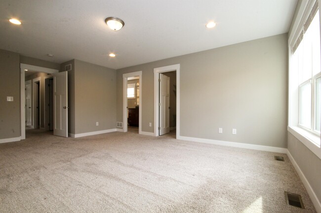 Building Photo - 2700 Dorman Ave