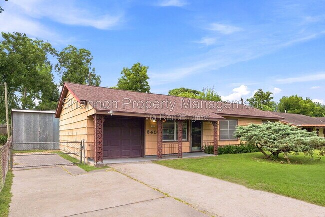 Building Photo - 8406 Highcrest Dr