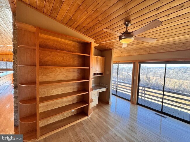 Building Photo - 72 Jordans Rd