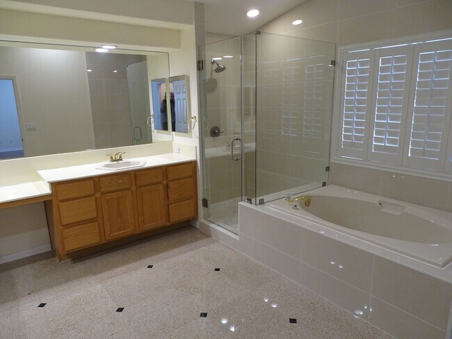 Building Photo - 5 BED Summerlin home w/ 1ST FLOOR BED AND 3/4 BATH