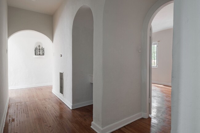 Building Photo - 035
