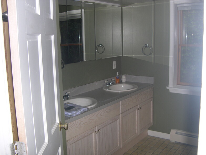 Clean bathrooms - 412 N 31st St