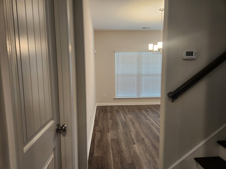 Building Photo - 271 Chestnut Dr