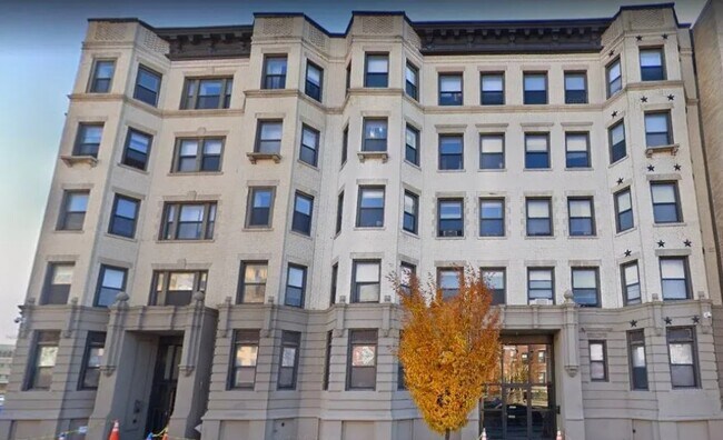 Building Photo - 833-835 Beacon St. Unit 2B