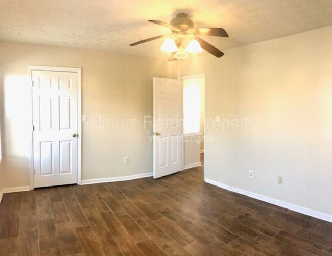 Building Photo - 6574 Meadow Green Cir