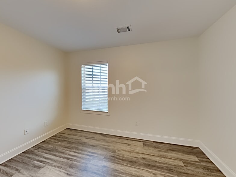 Building Photo - 901 Vandiver Ct