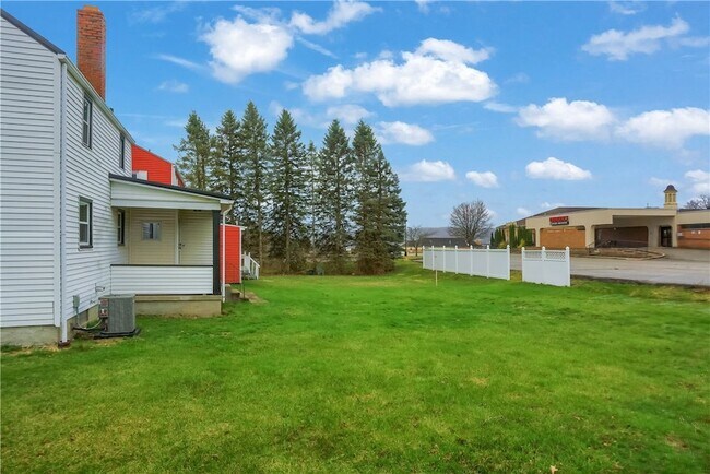 Building Photo - 740 Pershing St