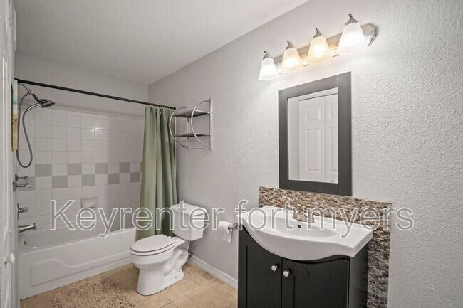 Building Photo - 11550 Villa Grand