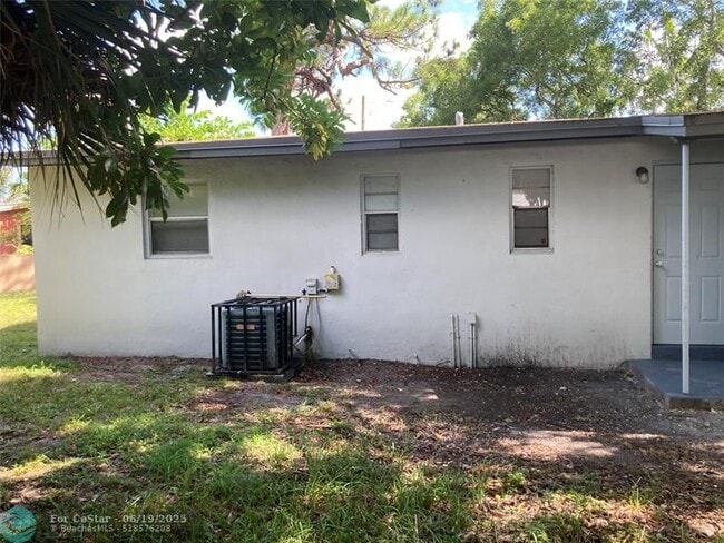 Building Photo - 1542 NW 17th St
