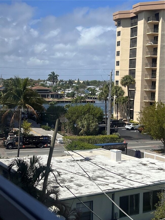 Building Photo - 400 N Riverside Dr