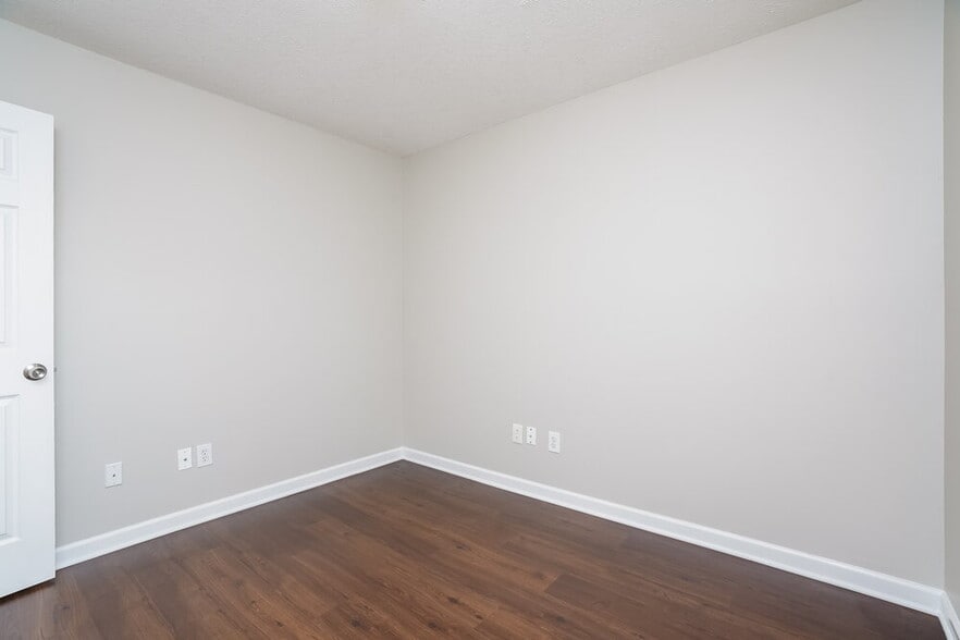 Building Photo - 524 Summit Way