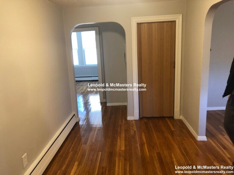 Building Photo - 127 Lanark Rd