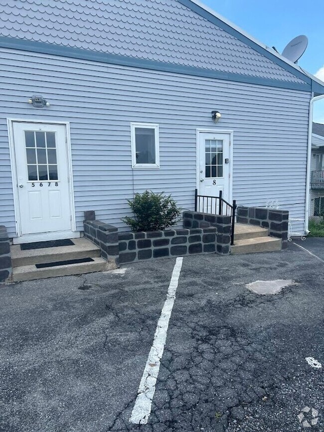 Building Photo - Wernersville 2 bedroom condo
