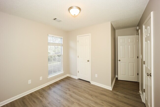 Building Photo - 5651 Eagles Feather Ln