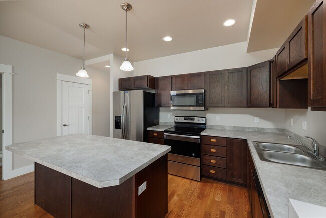 Building Photo - 3380 Davis Ln