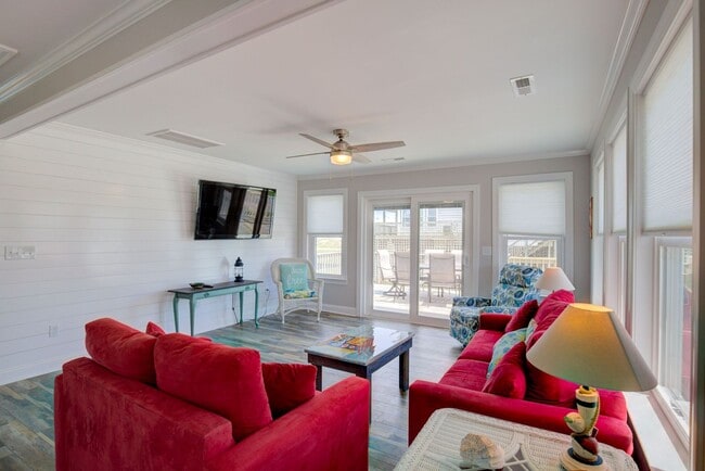 Building Photo - 304 Marina Way