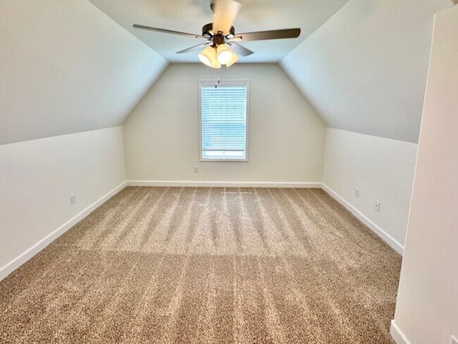 Building Photo - Move In Special! Now Leasing a 4-bedroom 2...