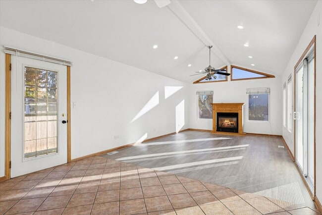 Building Photo - 1424 Phoenix Ln