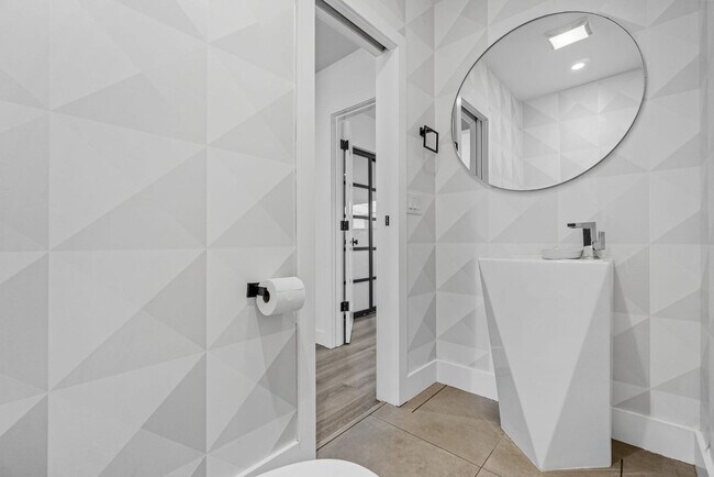 Building Photo - 3470 Carlsbad Blvd