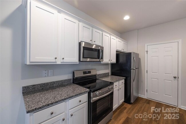 Building Photo - 146 S Bell Ave