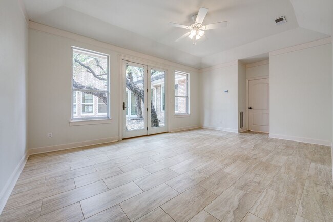 Building Photo - LINCOLN HEIGHTS 3-BEDROOM
