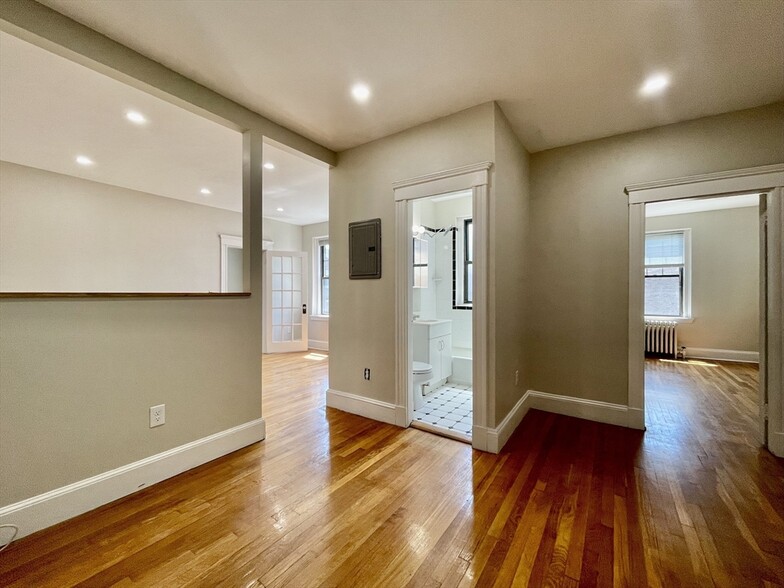 Building Photo - 62 Queensberry St