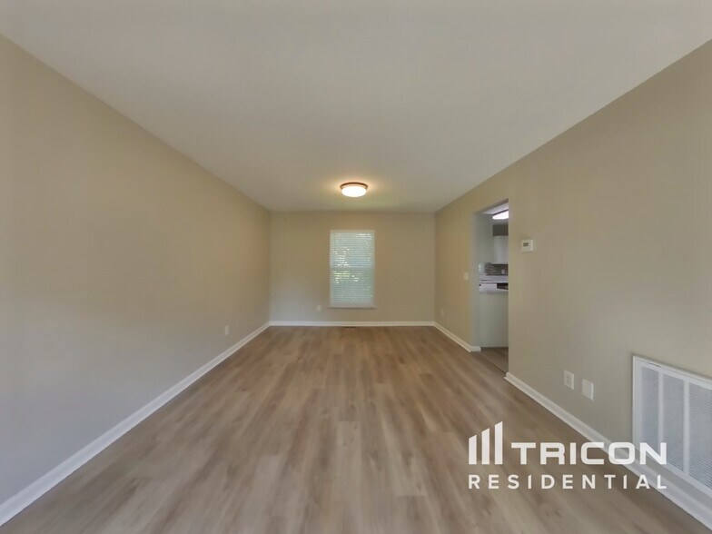 Building Photo - 2536 Bayview Dr