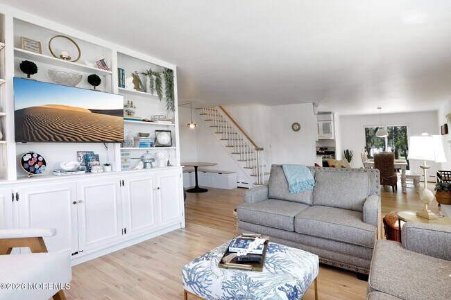 Building Photo - 1850 Fernwood Rd