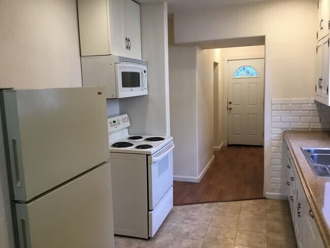 Building Photo - 851000
