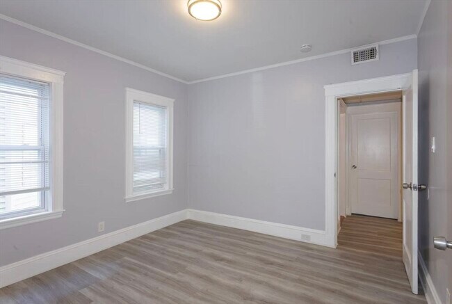 Building Photo - 287 Medford St
