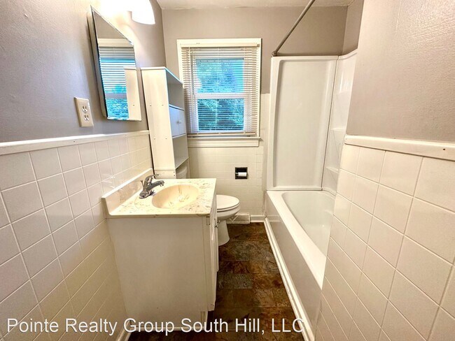 Building Photo - 3 br, 2 bath House - 479 Dundas Road